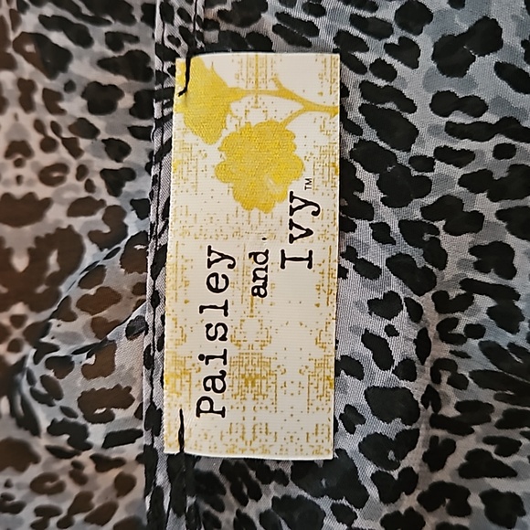 Never been worn!! Black and Gray sheer animal prints top. 3/4 sleeves size Small - Picture 4 of 5